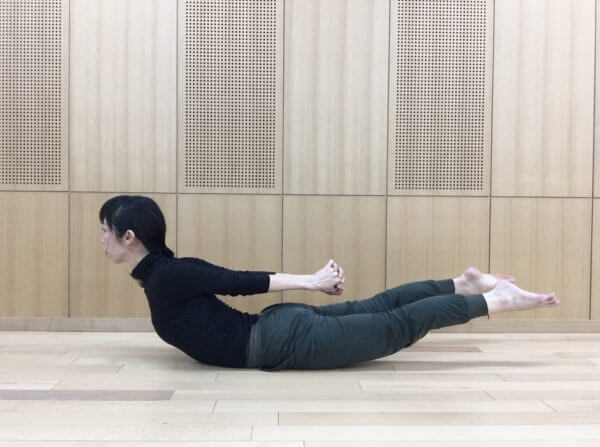 背中美人になろう 背中痩せ に効果的なヨガポーズ2選 Ivery アイベリー